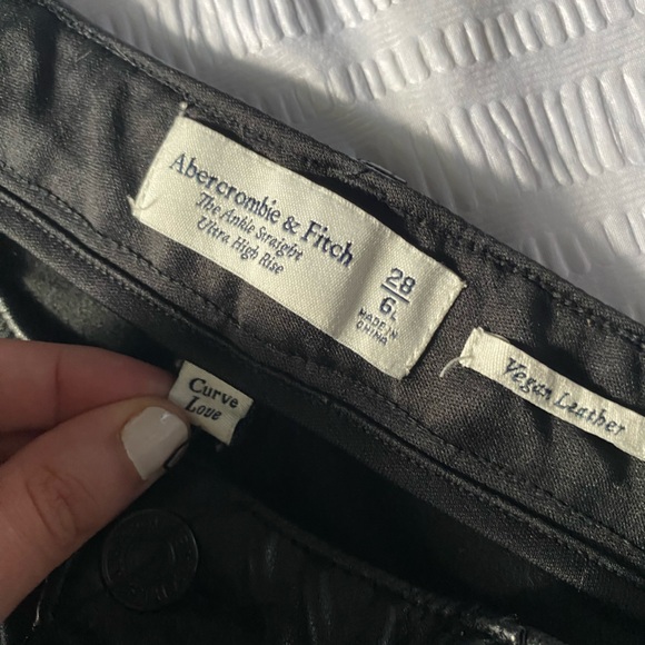 Abercrombie and Fitch vegan leather pants - size 6 long Curve Love - Picture 4 of 4